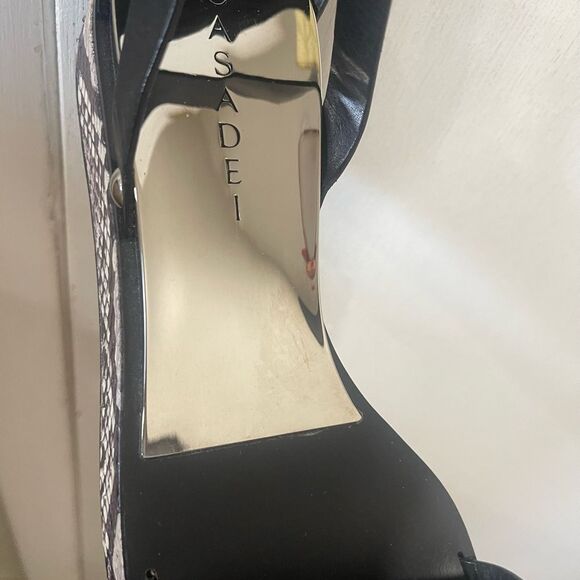 Black Casadei sandal with with python wedge. Size 8 - Picture 8 of 8